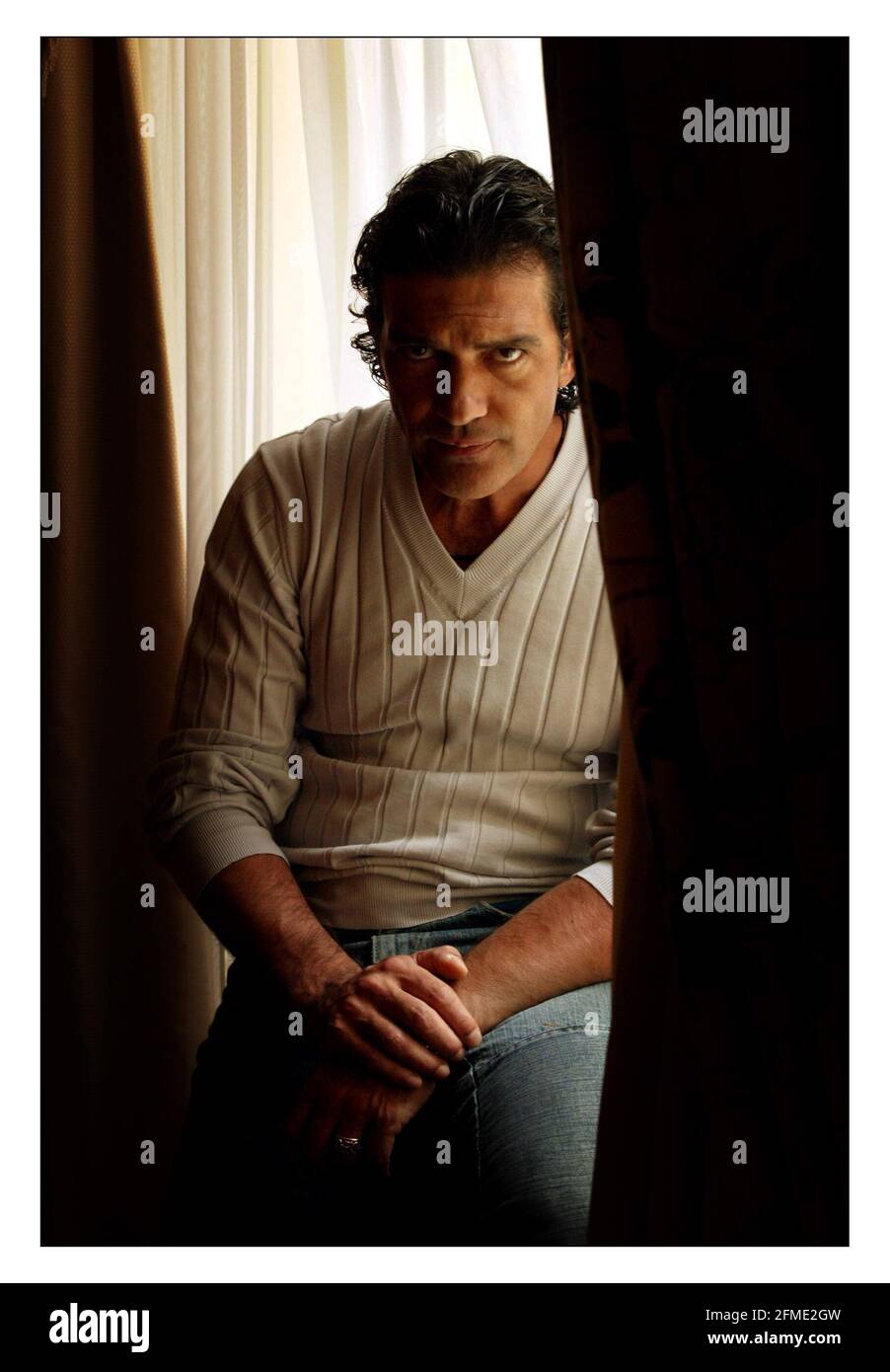 Antonio Banderos in a London hotel.pic David Sandison 28/6/2004 Stock ...