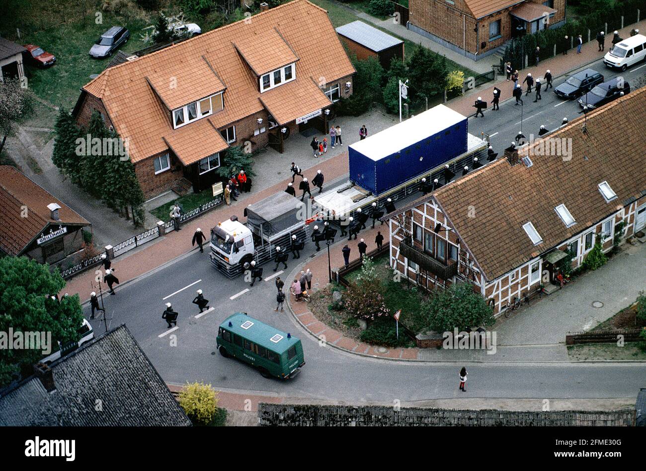 Atommüll-Transport mit Castoren in das Zwischenlager Gorleben, 8.5.96, Luftaufnahme. Stock Photo