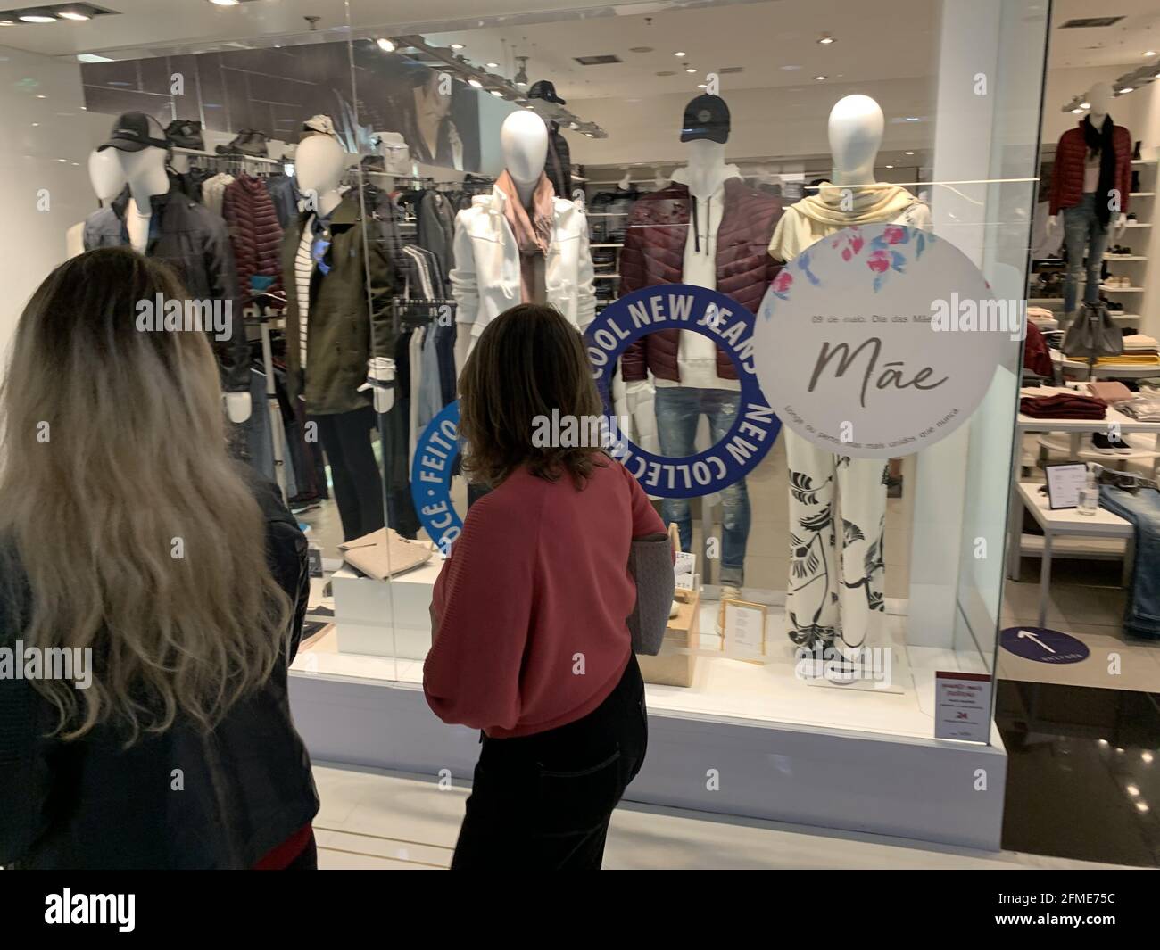Dia stores hi-res stock photography and images - Alamy