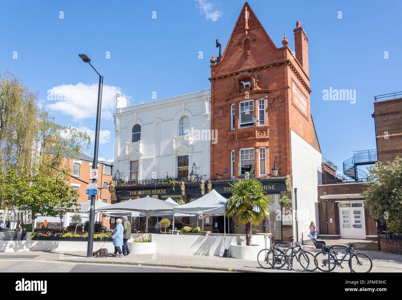 The White Horse Pub, 3 Parsons Green, Parsons Green, London Borough of Hammersmith and Fulham, Greater London, England, United Kingdom Stock Photo