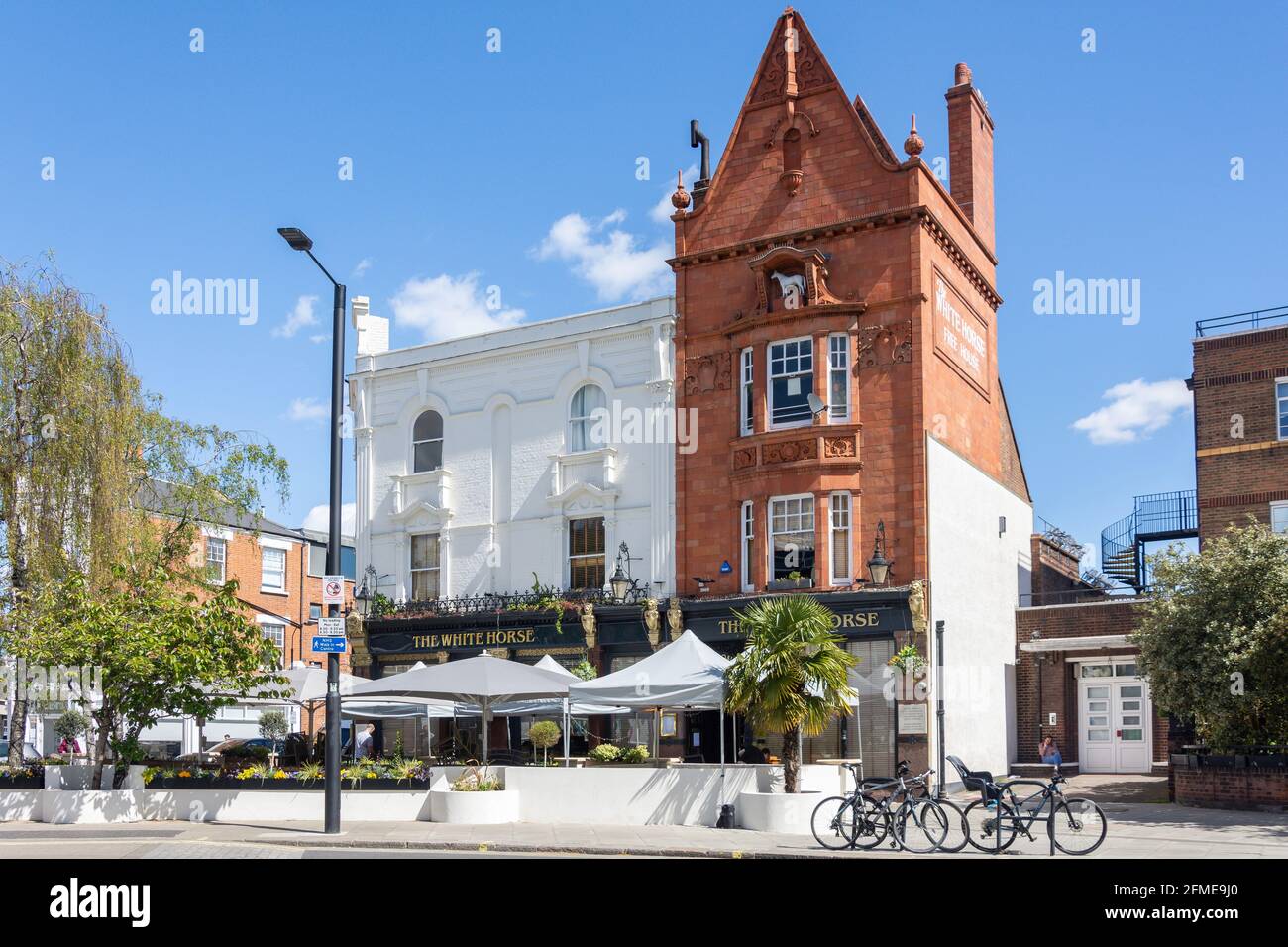 Victorian pub london hi-res stock photography and images - Alamy
