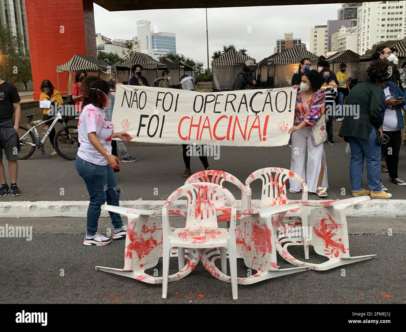 Sao Paulo, Sao Paulo, Brasil. 9th May, 2021. (INT) Protest in Sao Paulo against operation that left 29 dead in Jacarezinho (RJ). May 8, 2021, Sao Paulo, Brazil. Members of black movements gather in protest at the Vao Livre do Masp, on Paulista avenue, downtown Sao Paulo, to protest against the Rio de Janeiro Civil Police operation in the Jacarezinho community, in the northern part of the city, which resulted in the death of at least 29 people on Thursday (6). Credit: Leco Viana/TheNews2 Credit: Leco Viana/TheNEWS2/ZUMA Wire/Alamy Live News Stock Photo