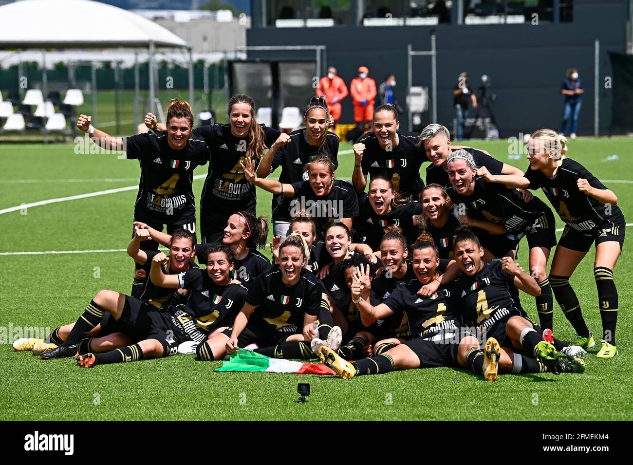 Vinovo, Italy. 08 May 2021. Players of Juventus FC celebrate the Juventus FC 4th successive Italian Championship title following the final whistle of the Women Serie A football match between Juventus FC and SSD Napoli. Juventus FC won 2-0 over SSD Napoli. Credit: Nicolò Campo/Alamy Live News Stock Photo