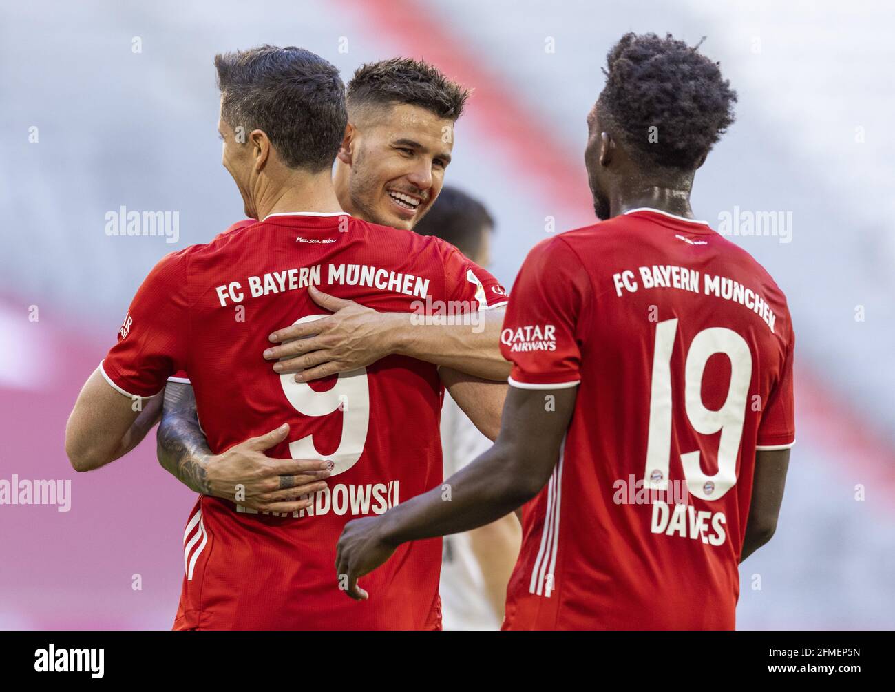 Jubel: Lucas Hernandez (Muenchen), Robert Lewandowski (Muenchen), Alphonso Davies (Muenchen) Bayern München - Borussia Mönchengladbach 08.05.2021, Fus Stock Photo