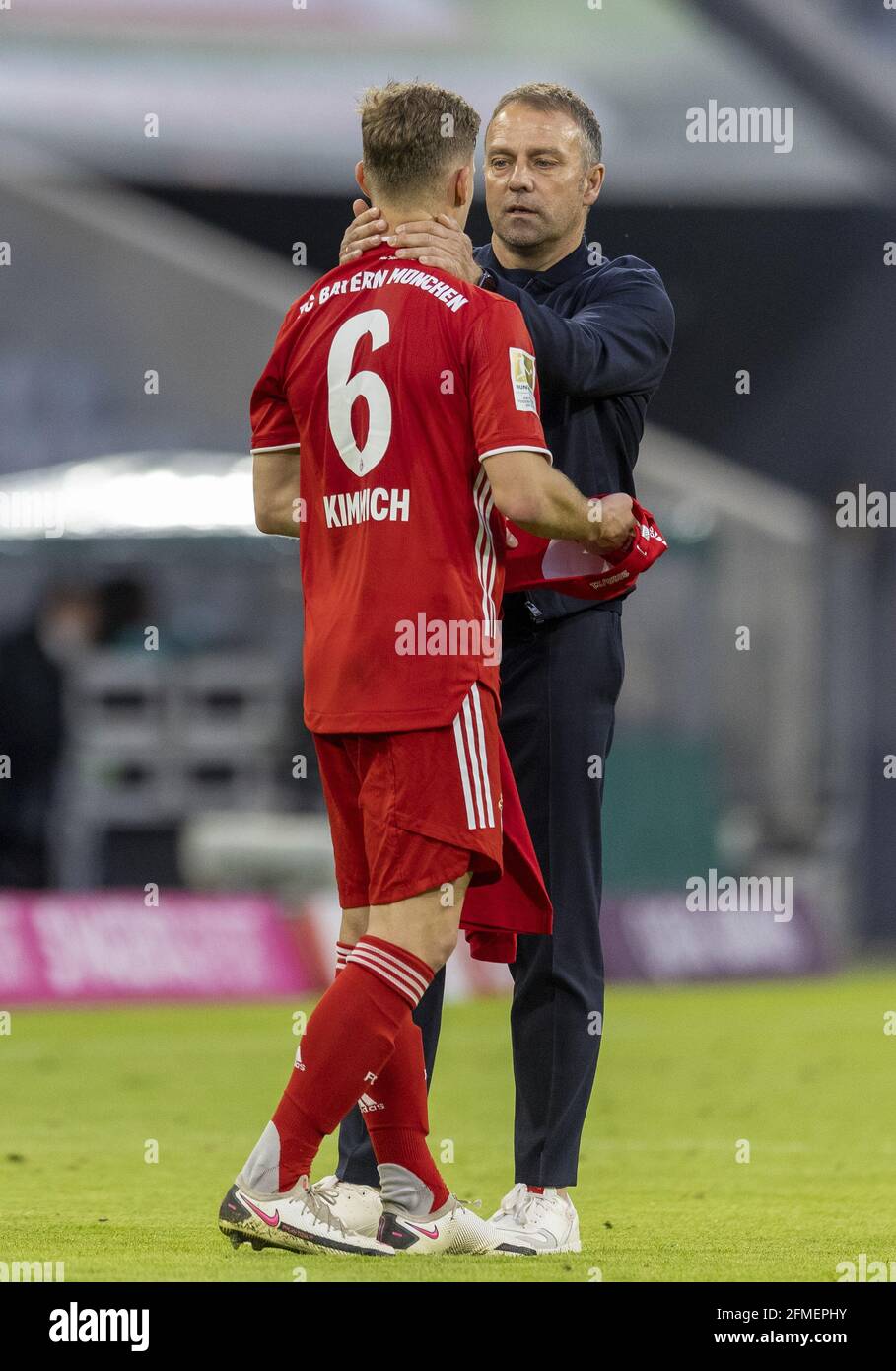 Schlussjubel: Trainer Hansi Flick (Muenchen), Joshua Kimmich (Muenchen) Bayern München - Borussia Mönchengladbach 08.05.2021, Fussball, 1. Bundesliga, Stock Photo