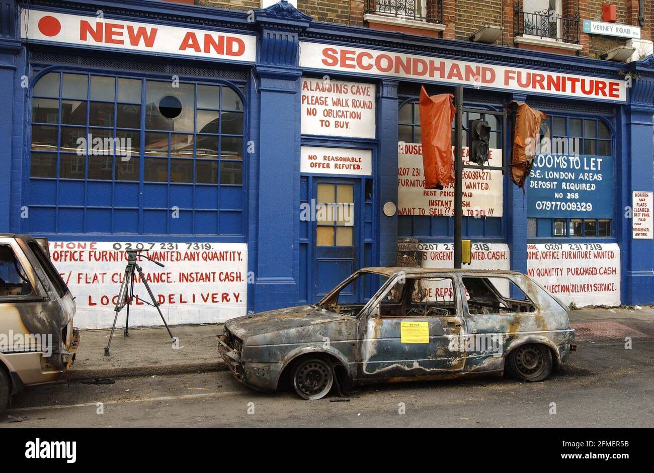 Car wreckage's in the immediate vacinity of Millwall F.C after the violence that erupted last night.3 May 2002 photo Andy Paradise Stock Photo