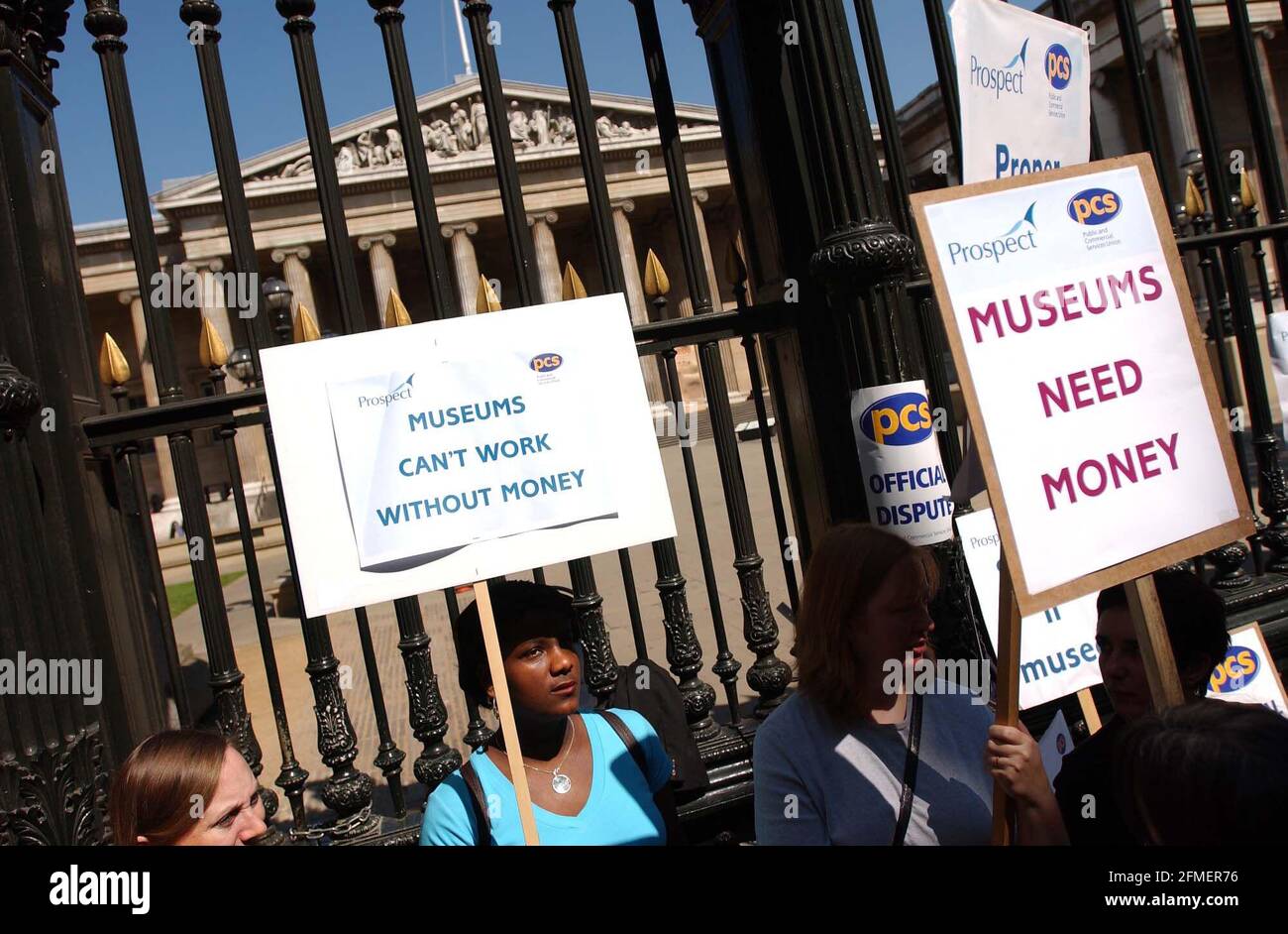 The British Museum workers on strike today as a protest to job cuts and declining financng from the government.17 June 2002 photo Andy Paradise Stock Photo