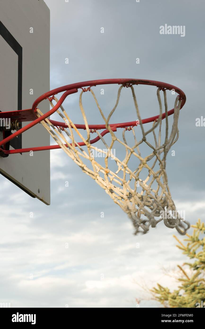 empty basketball hoop Stock Photo Alamy