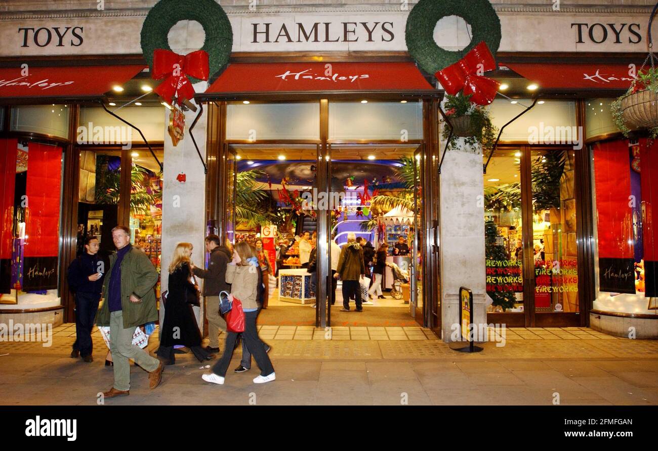 HAMLEYS TOY SHOP, REGENT STREET.13 November 2001 PHOTO ANDY PARADISE Stock Photo
