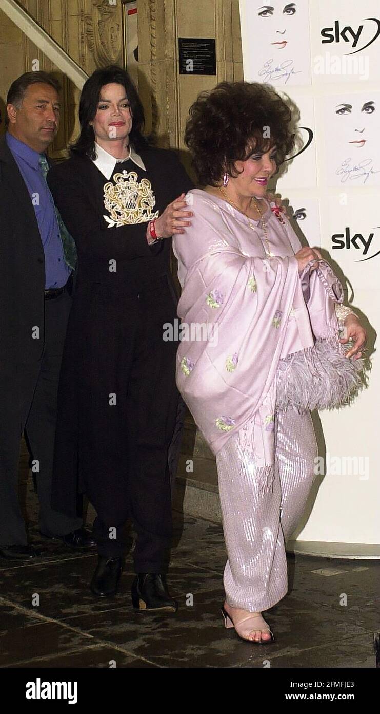 Liz TAYLOR AND MICHAEL JACKSON ARRIVE ALBER HALL FOR HER TRIBUTE NIGHT.  26/5/2000     picture by Gavin Rodgers/ Pixel8000 Stock Photo