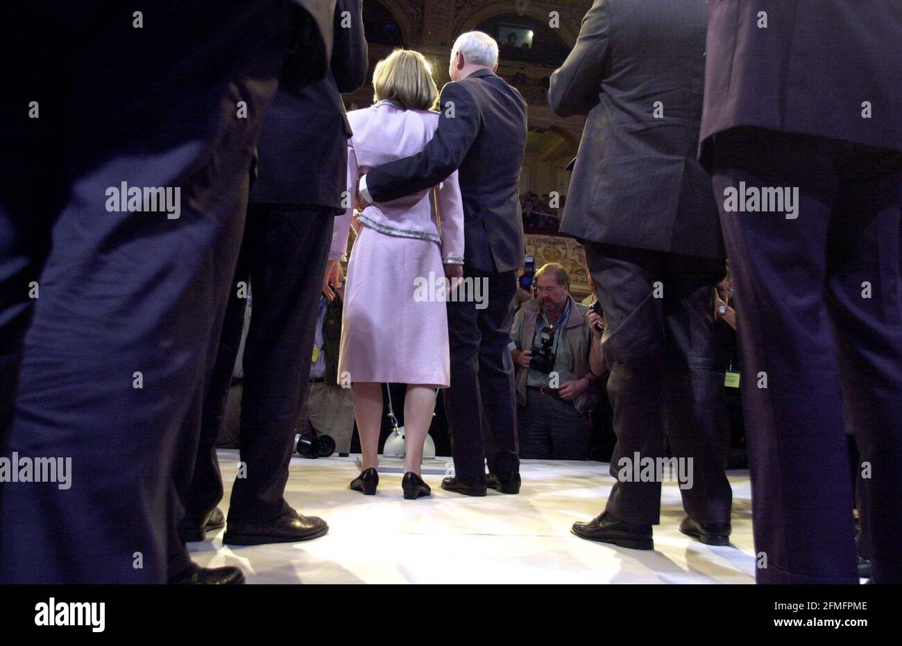 Iainduncan smith on the stage with his wife and the shadow cabinet after his speech to the tory conference. 10/10/01 pilston Stock Photo