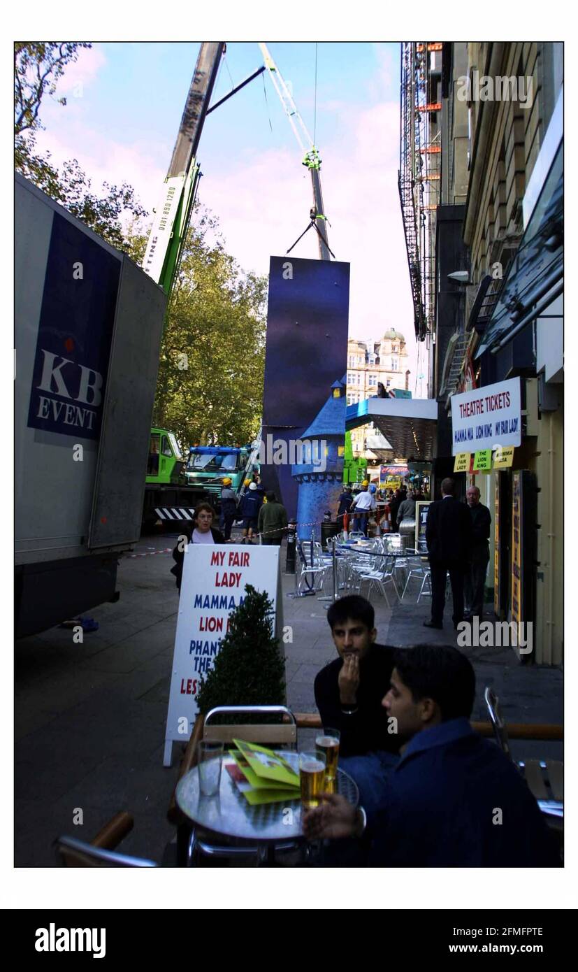 Preperations for the premier of Harry Potter underway in Leicester Square. The front of the Odeon is being turned into a castle.pic David Sandison 2/11/2001 Stock Photo