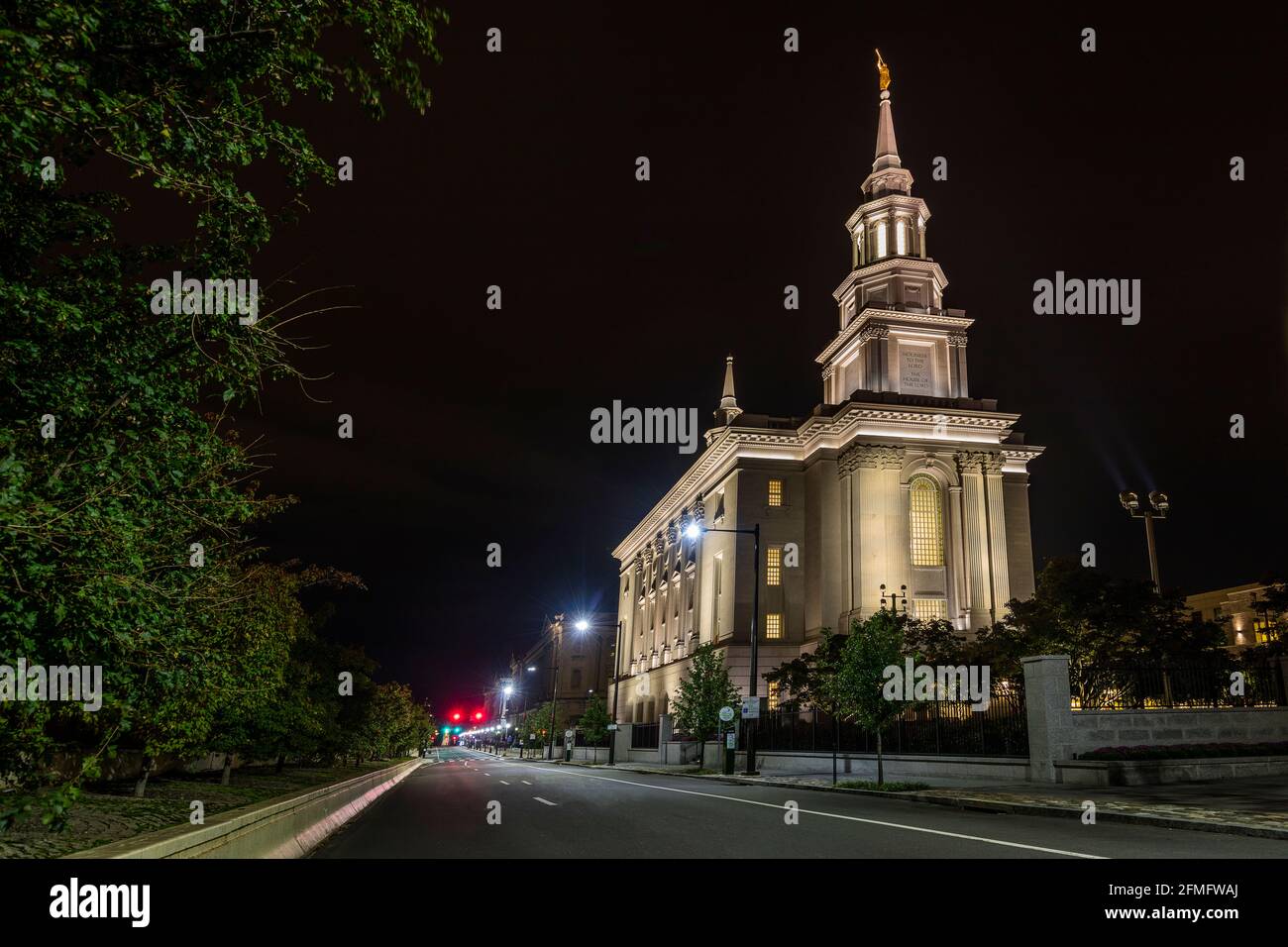Pennsylvania Temple of latter-day Saints  at night in Philadelphia Stock Photo