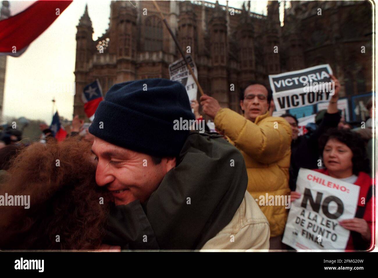 General Augusto Pinochet Protests  Nov 1998   Jubilant protesters outside the Houses of Parliament, after hearing the news of the Lords vote on general Pinochet. Stock Photo