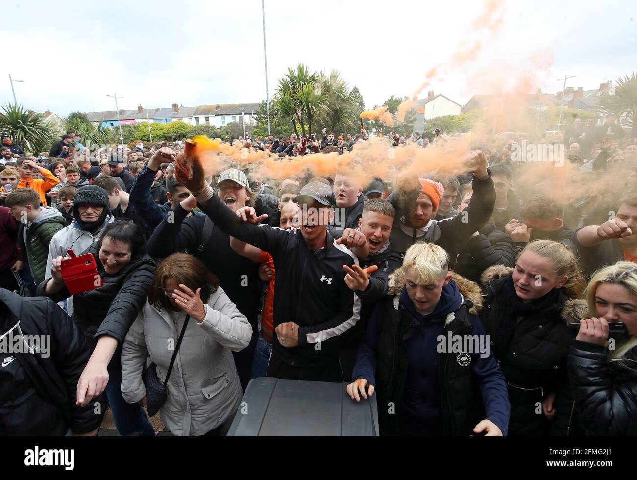 Blackpool fans outside of bloomfield road hi-res stock photography and ...