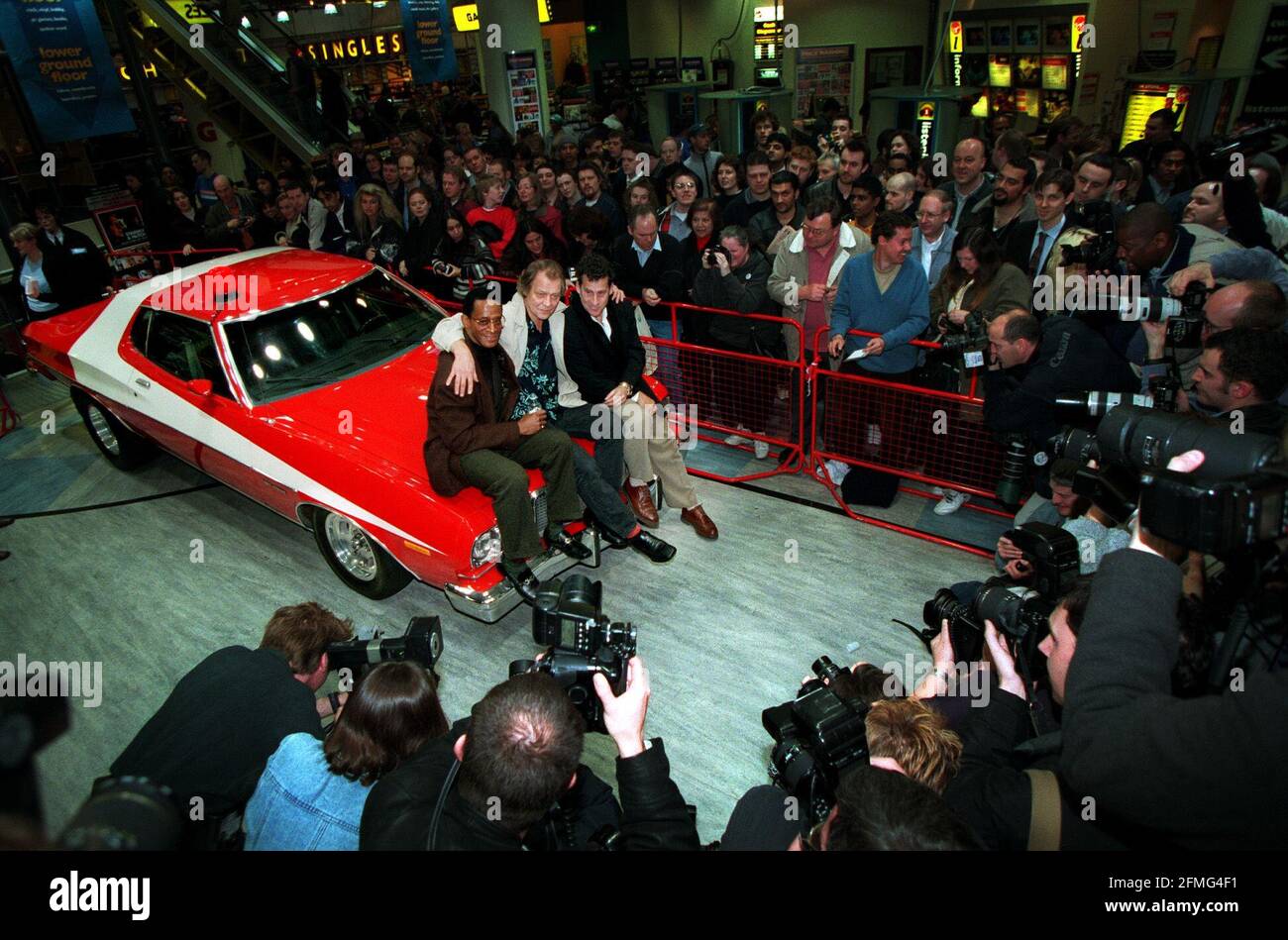 Starsky and Hutch and huggy bear March 1999Antonio Fargas  David Soul and Paul Michael Glaser at a video signing at the virgin mega store Stock Photo