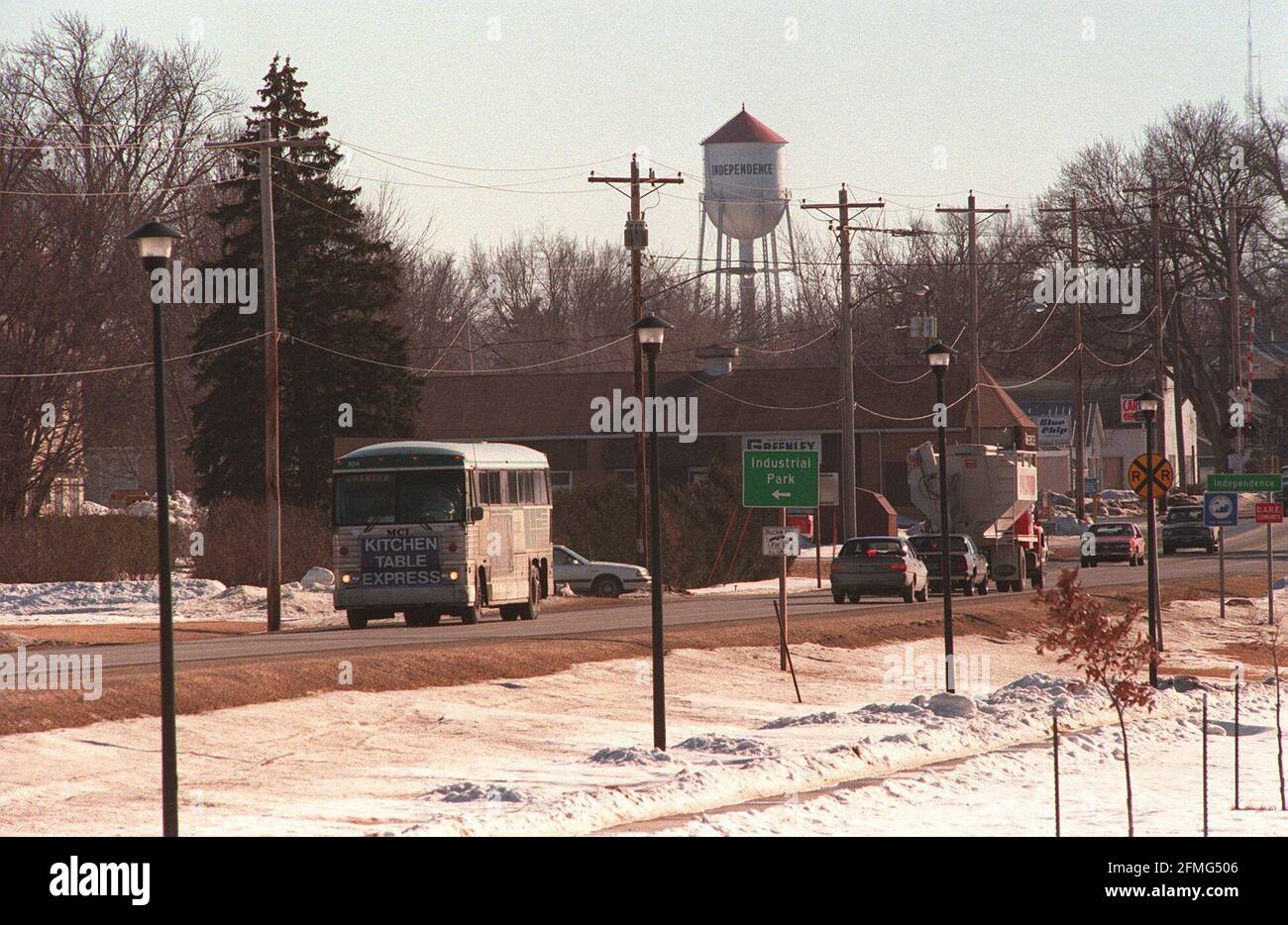 PHIL GRAMM'S CAMPAIGN BUS STEAMS UP HIGHWAY 150 NORTH THROUGH THE TOWN OF INDEPENDENCE, EASTERN IOWA, A TYPICAL MID WEST TOWN.ALTHOUGH TRAILING IN THE POLLS GRAMM IS HOPING FOR STRONG GRASS ROOT SUPPORT IN MONDAYS IOWA CAUCUS........................... PHOTO BRIAN HARRIS 9 FEB 1996 Stock Photo