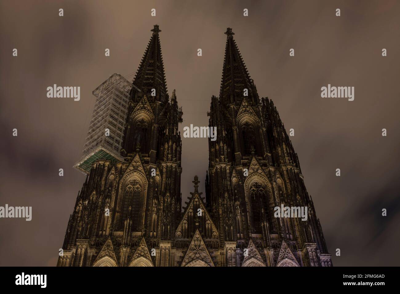 curfew from 9 pm during corona pandemic lockdown on May 5th. 2021. The cathedral is not illuminated during these nights, Cologne, Germany.  Ausgangssp Stock Photo