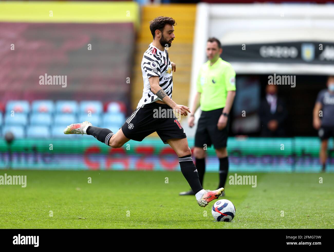 Manchester United's Bruno Fernandes scores their side's first goal of the game during the Premier League match at Villa Park, Birmingham. Picture date: Sunday May 9, 2021. Stock Photo