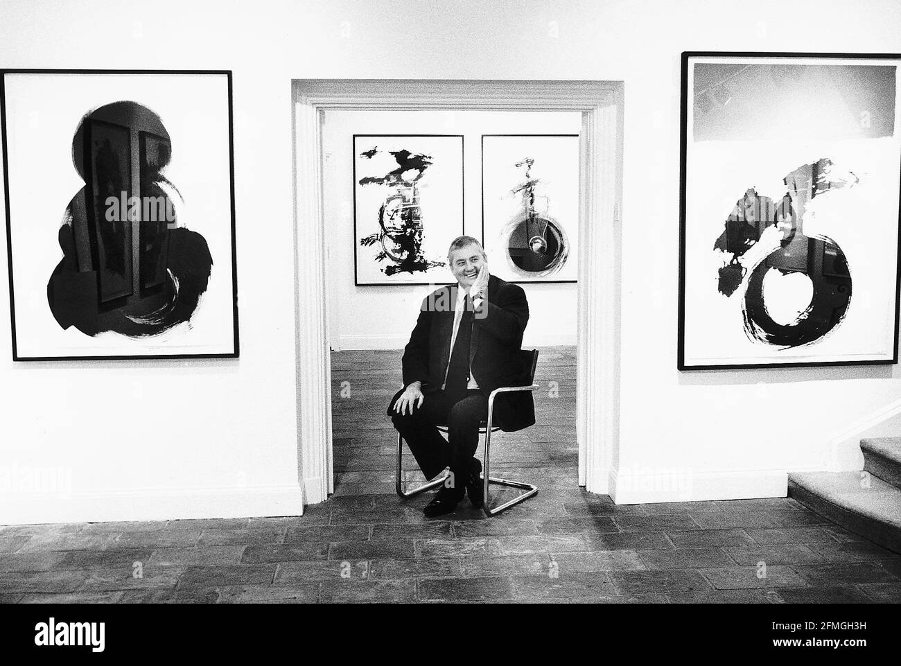 Terence Donovan with his paintings at Albemarle Gallery Stock Photo