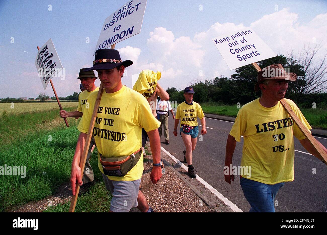 Right to Hunt marchers carrying placards as they near London on their route through Bedfordshire and Hertfordshire. Stock Photo
