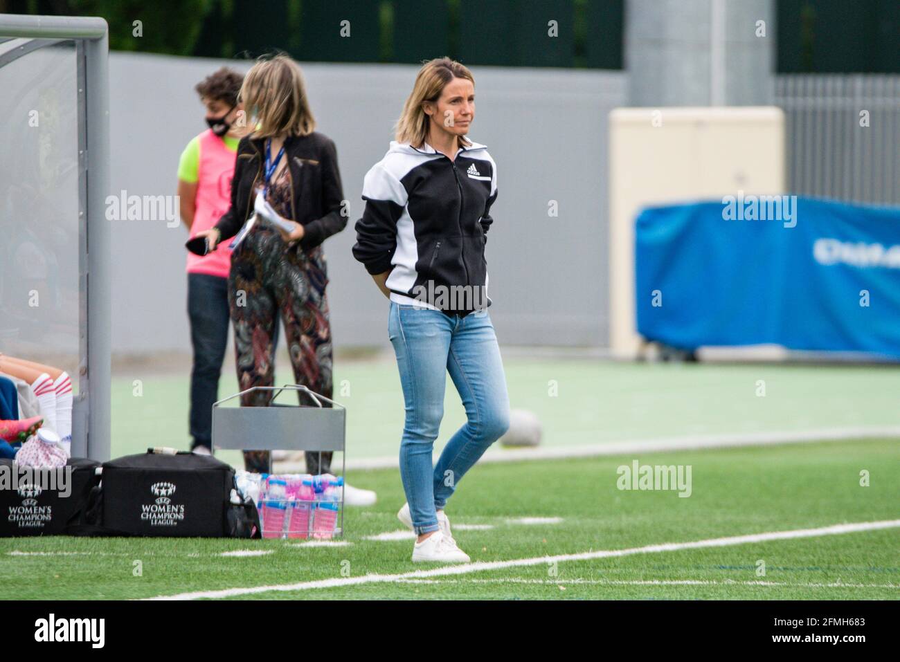 Sonia Bompastor head coach of Olympique Lyonnais reacts during the