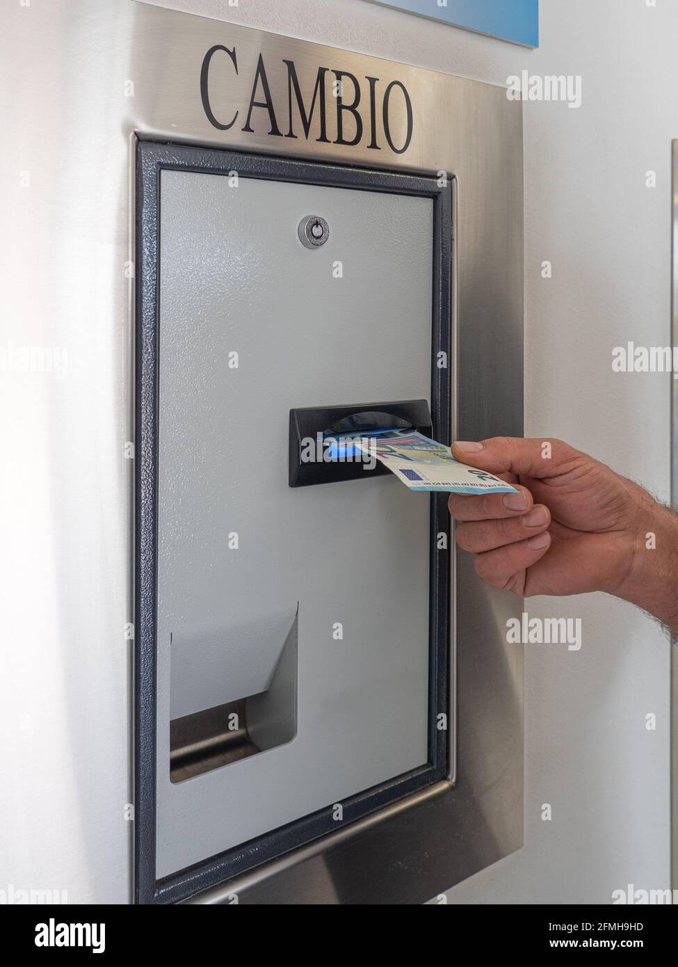 Automated supermarket vending hires stock photography and images Alamy
