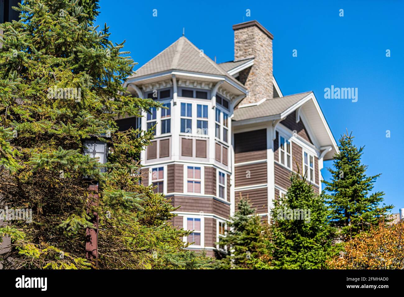 Apartment condo condominium building lodge building in Snowshoe, West