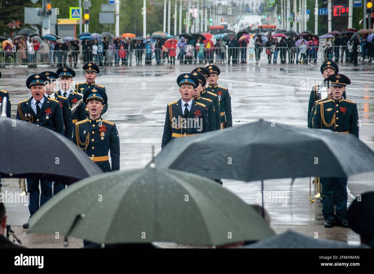 Tambov, Russia. 09th May, 2021. The military band performs during the Victory Parade. The Victory Day Parade in Tambov (Russia) was held without spectators and veterans of the Second World War (Great Patriotic War) due to the coronavirus pandemic. (Photo by Lev Vlasov/SOPA Images/Sipa USA) Credit: Sipa USA/Alamy Live News Stock Photo