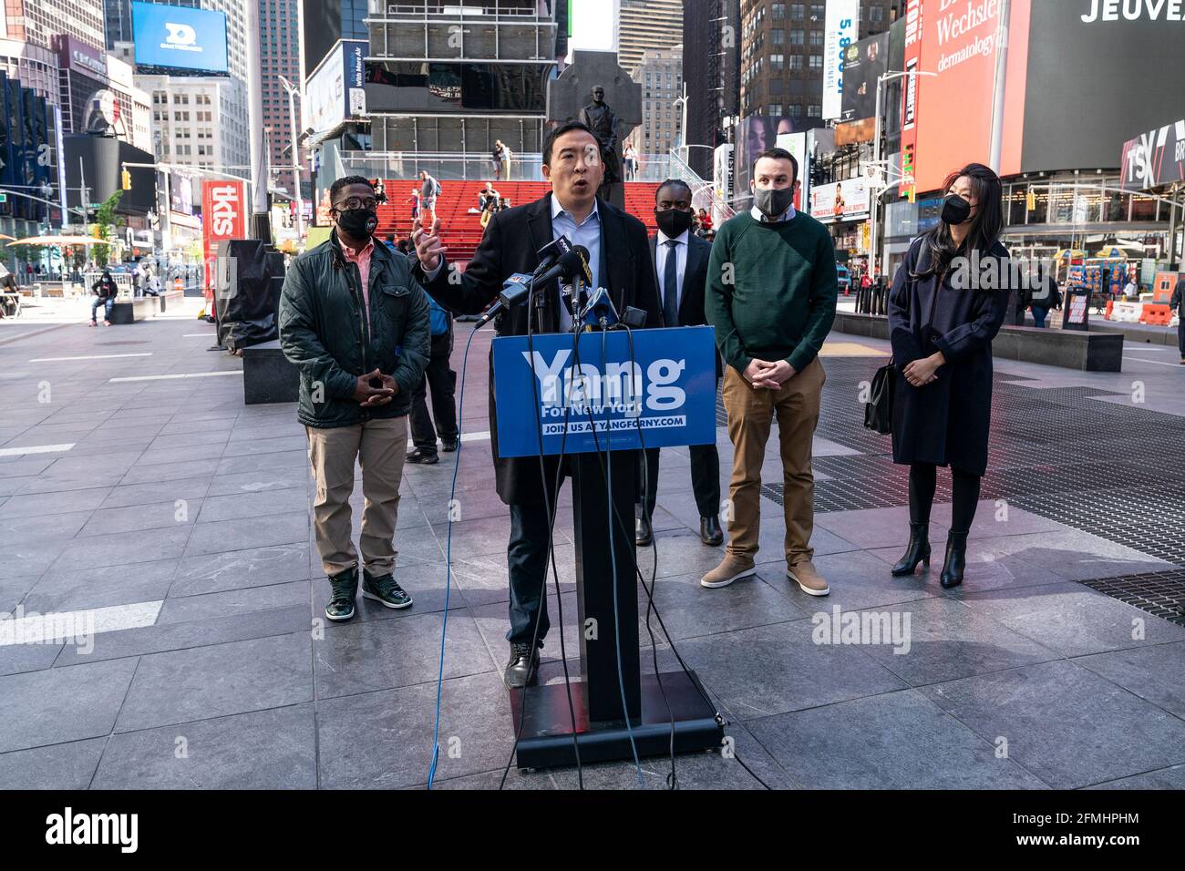 New York, United States. 09th May, 2021. Mayoral candidate Andrew Yang holds a press conference to address gun violence and recent shootings on Times Square in New York on May 9, 2021. Andrew Yang addressed recent shooting of 3 innocent bystanders on Times Square and increase of gun violence and other types of crime in the city. As Yang was speaking people were celebrating Mother's Day around Times Square. (Photo by Lev Radin/Sipa USA) Credit: Sipa USA/Alamy Live News Stock Photo