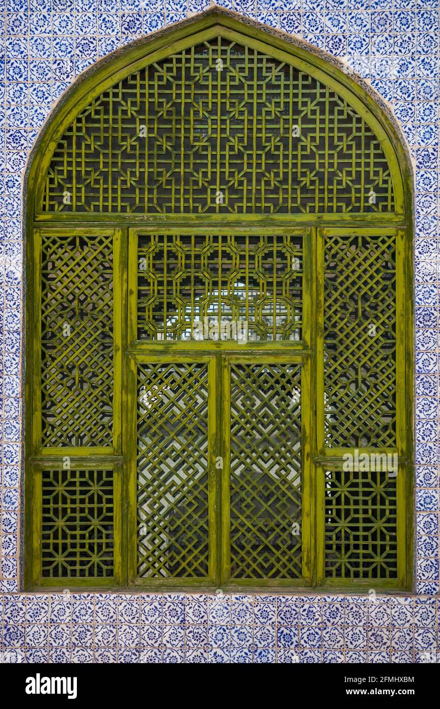 An Islamic style window from the tomb of Yusuf Has Hajib in the city of Kashgar, Xinjiang Province, China Stock Photo