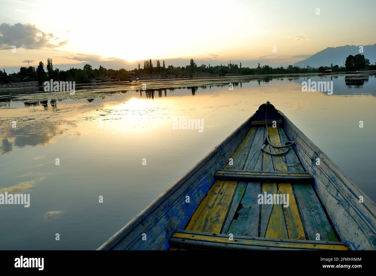 shikara-or-house-boat-in-nigeen-lake-srinagar-jammu-kashmir-india