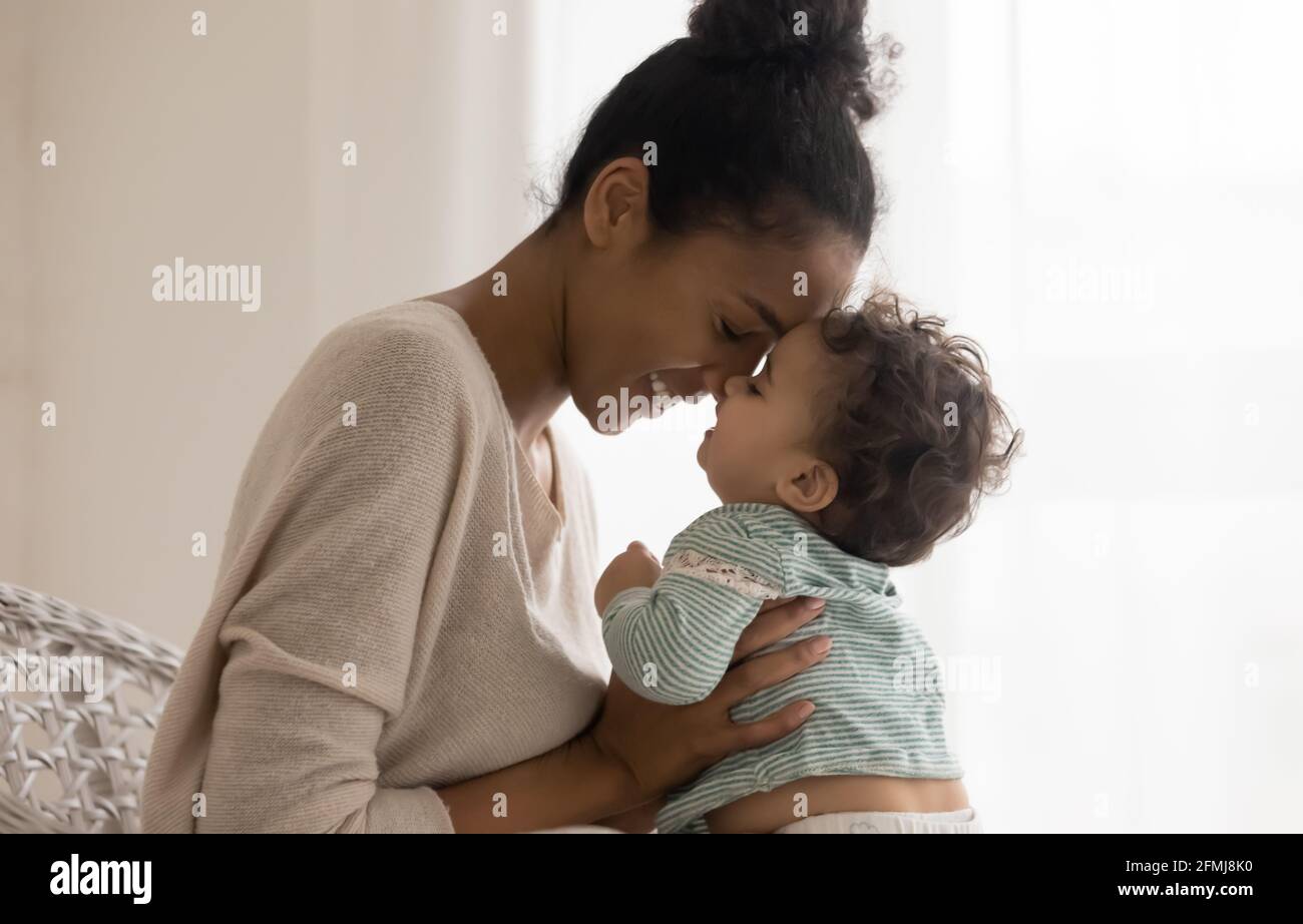 Black woman and newborn baby hi-res stock photography and images - Alamy