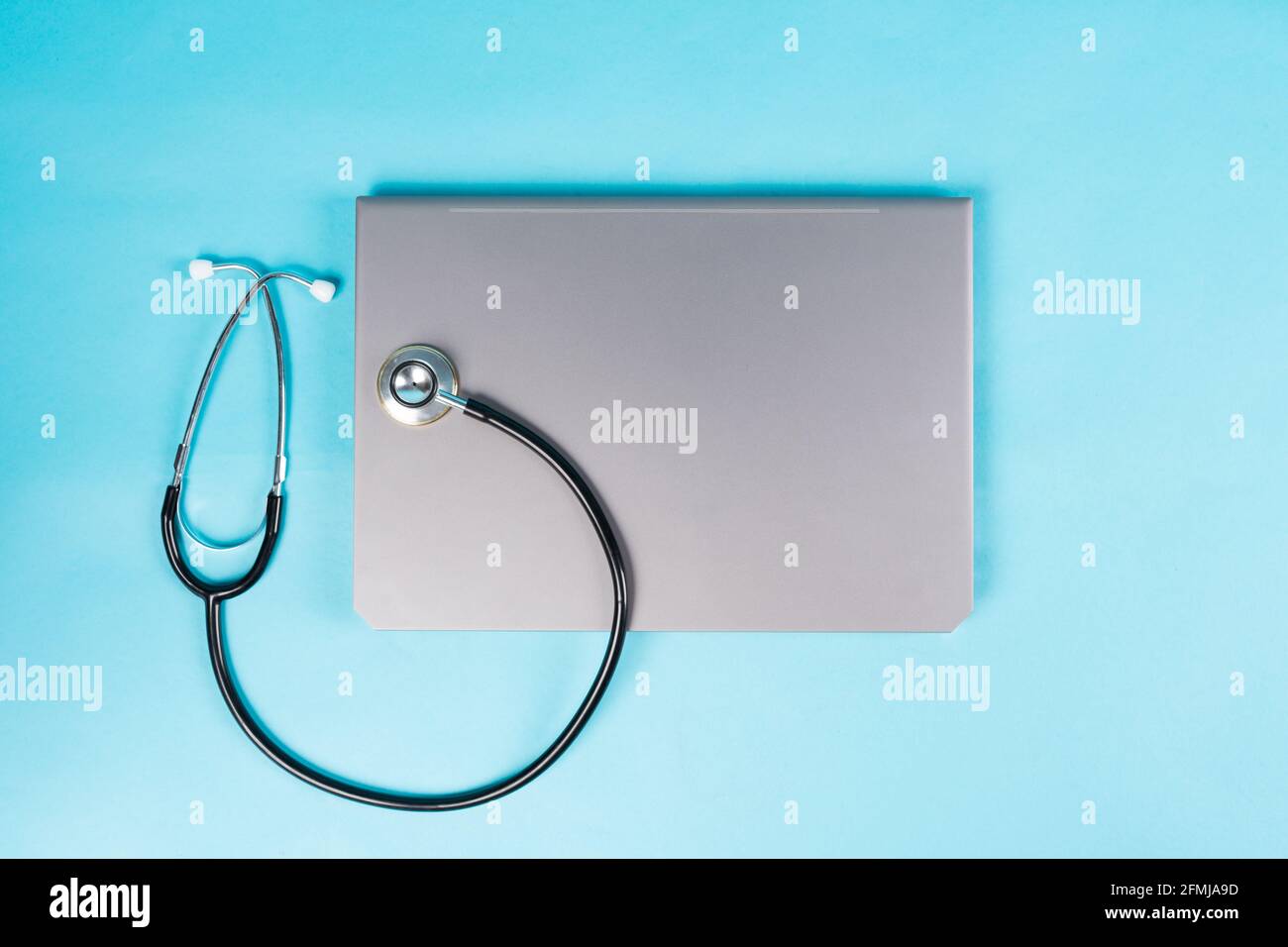 Stethoscope laptop on blue hi-res stock photography and images - Alamy