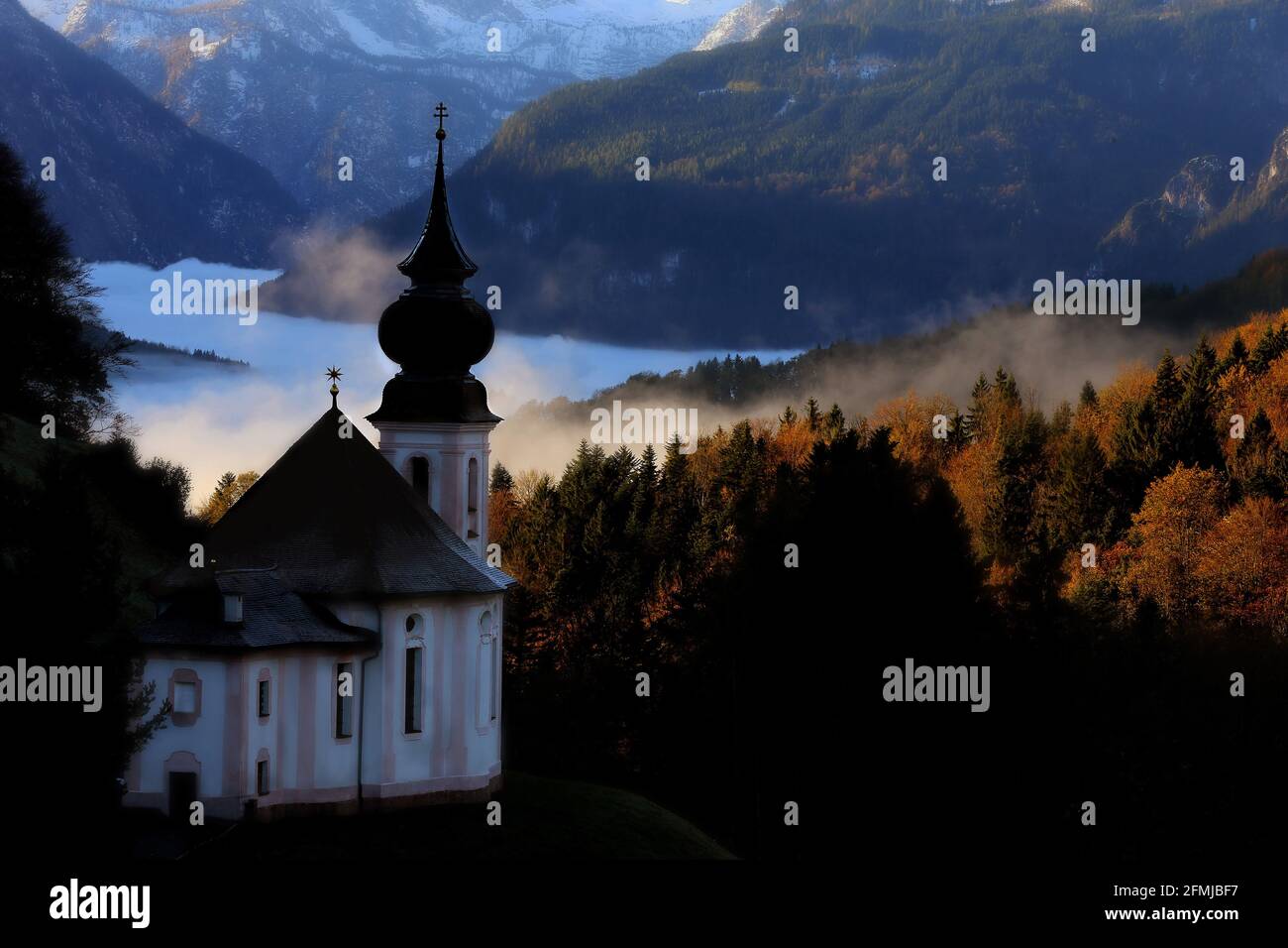Der Watzmann in den Alpen ist das dominante Bergmassiv der Berchtesgadener Alpen und einer der berühmtesten Berge Deutschlands Stock Photo