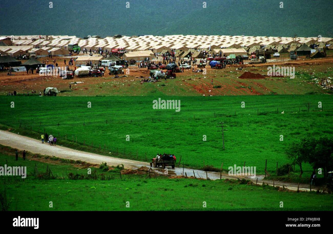 Another tractor full of refugees bound for May 1999 the  UAE run camp outside Kukes Albania Stock Photo