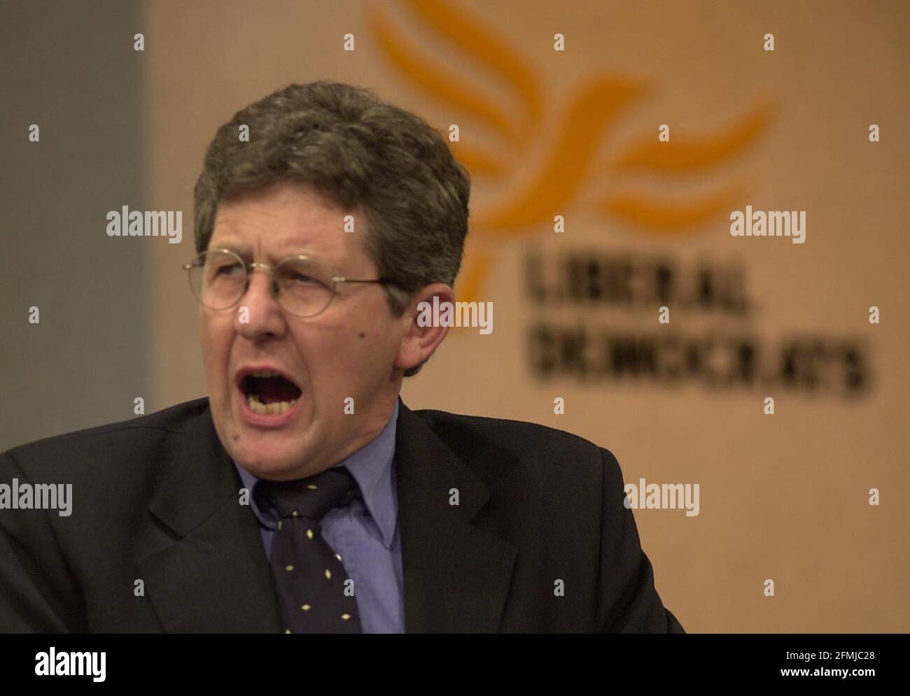 LIB DEM CONFERENCE - BOURNEMOUTH TRANSPORT SPOKESMAN DON FOSTER TALKING IN THE DEBATE ON TRANSPORT. PIC: JOHN VOOS      25 September 2001 Stock Photo