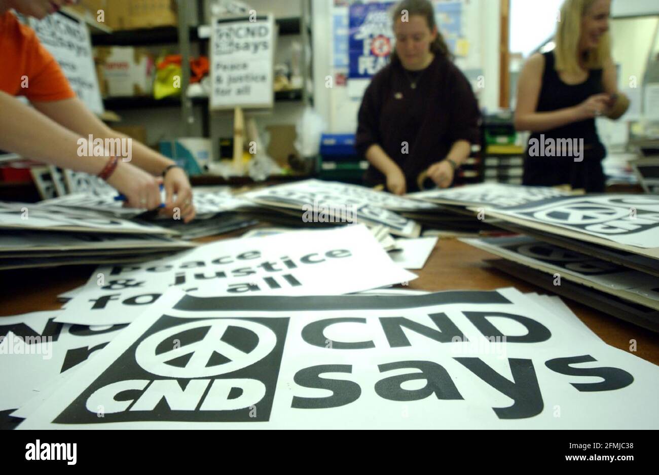 FOR THE IOS CND STAFF PREPARING PLACARDS FOR TOMORROWS DEMONSTRATION IN LONDON. 12.10.01     PIC:JOHN VOOS Stock Photo