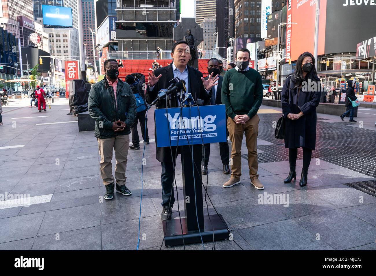 New York, United States. 09th May, 2021. Mayoral candidate Andrew Yang holds a press conference to address gun violence and recent shootings on Times Square. Andrew Yang addressed recent shooting of 3 innocent bystanders on Times Square and increase of gun violence and other types of crime in the city. As Yang was speaking on this Sunday, Times Square was looking peaceful and full of people celebrating Mother's Day. (Photo by Lev Radin/Pacific Press) Credit: Pacific Press Media Production Corp./Alamy Live News Stock Photo