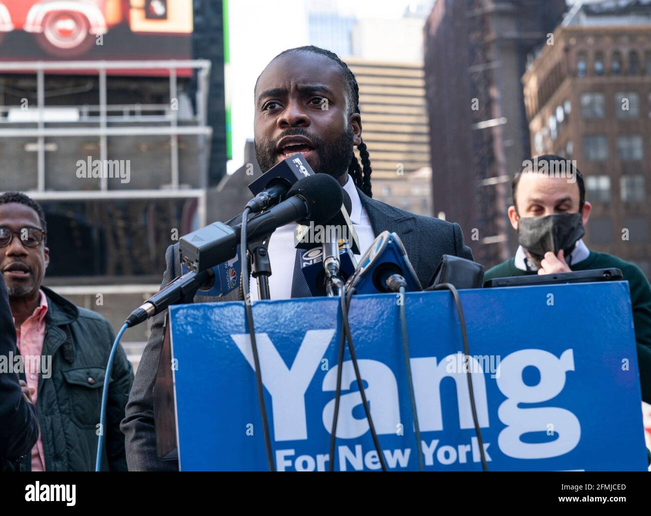 New York, United States. 09th May, 2021. Edwin Raymond speaks at Mayoral candidate Andrew Yang press conference to address gun violence and recent shooting on Times Square. Andrew Yang addressed recent shooting of 3 innocent bystanders on Times Square and increase of gun violence and other types of crime in the city. As Yang was speaking on this Sunday, Times Square was looking peaceful and full of people celebrating Mother's Day. (Photo by Lev Radin/Pacific Press) Credit: Pacific Press Media Production Corp./Alamy Live News Stock Photo