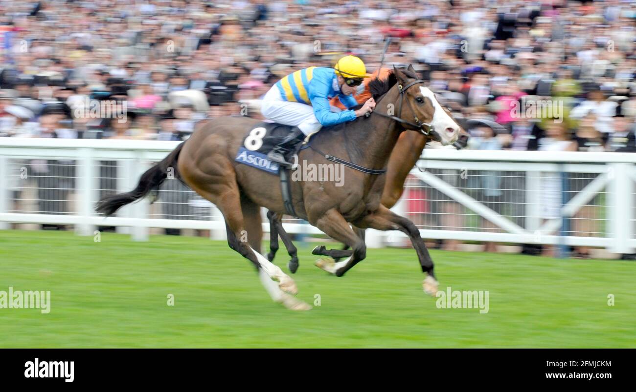ROYAL ASCOT 2009. 1st DAY. 16/6/09. THE KINGS STAND STAKES. STEVEN ARNOLD ON SCENIC BLAST WINS. PICTURE DAVID ASHDOWN Stock Photo