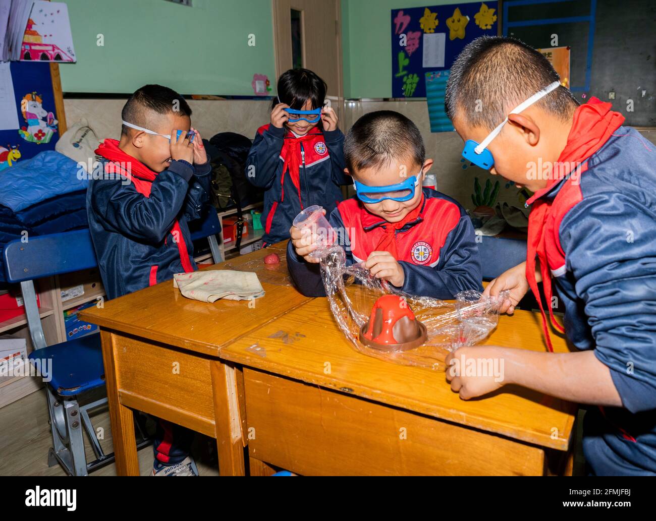 Students learn to make slime for the first time and carry out the erupting volcano experiment Stock Photo