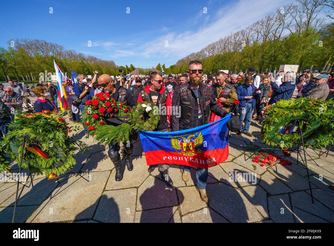 May 9th, 2021, Berlin, at the Soviet War Memorial in Treptower Park (Treptower Ehrenmal), a memorial and at the same time a military cemetery, numerous Russians and German-Russians commemorate the 76th Victory Day at the end of World War II with many colorful flags. Members of the Org RussiaDeutsche Wolfe Germany are also on site. It is an offshoot of aftertwolfe, a motorcycle club from Russia. The memorial was erected in 1949 on the instructions of the Soviet military administration in Germany to honor the soldiers of the Red Army who died in World War II. Over 7000 of the soldiers who died i Stock Photo