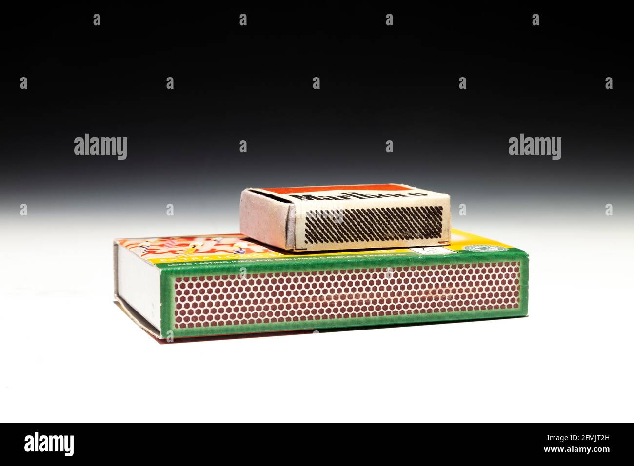 Pack of marlboro hi-res stock photography and images - Alamy