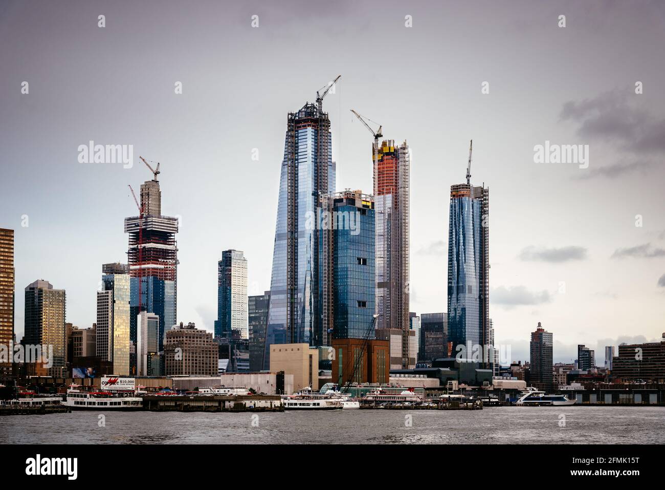 Skyscrapers under new construction site hi-res stock photography and ...