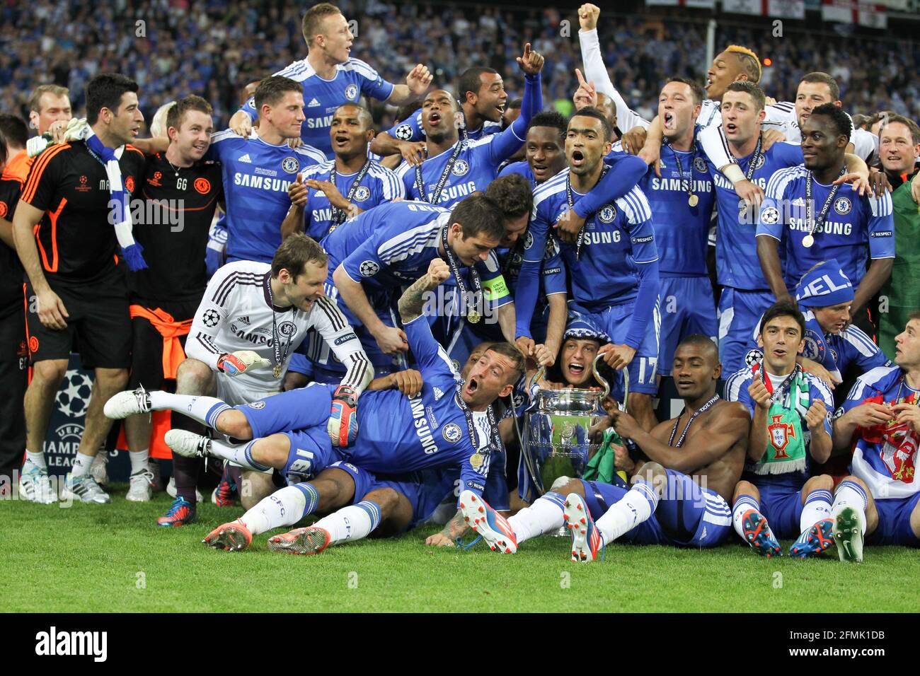 Champions League Winner FC Chelsea celebrates the victory Petr with the  trophy Finale FC Chelsea - FC