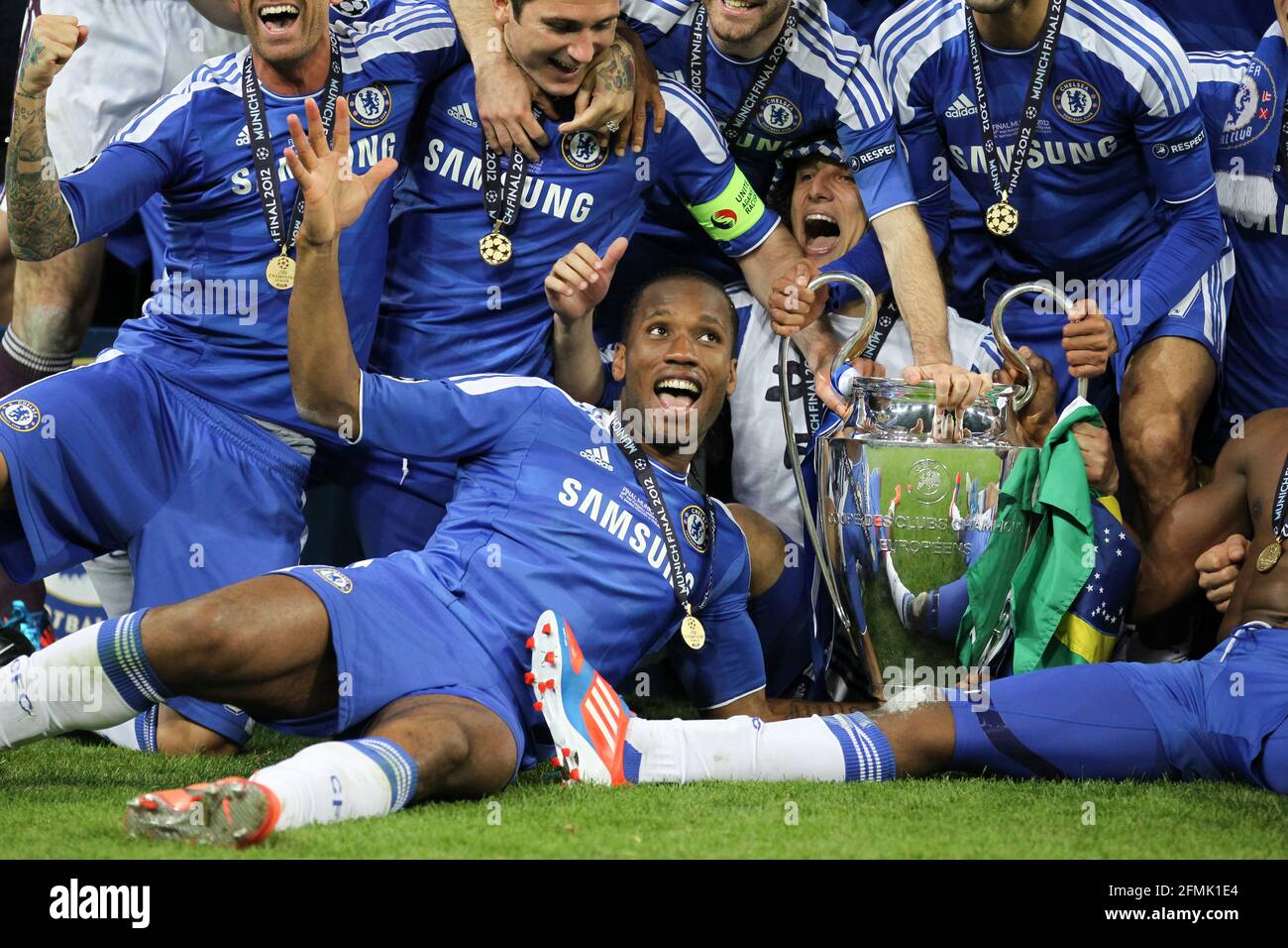 Champions League Winner FC Chelsea celebrates the victory Didier Drogba (  Chelsea ) and David Luiz ( Chelsea ) with the trophy Finale FC Chelsea - FC  Bayern Muenchen 2011 / 2012