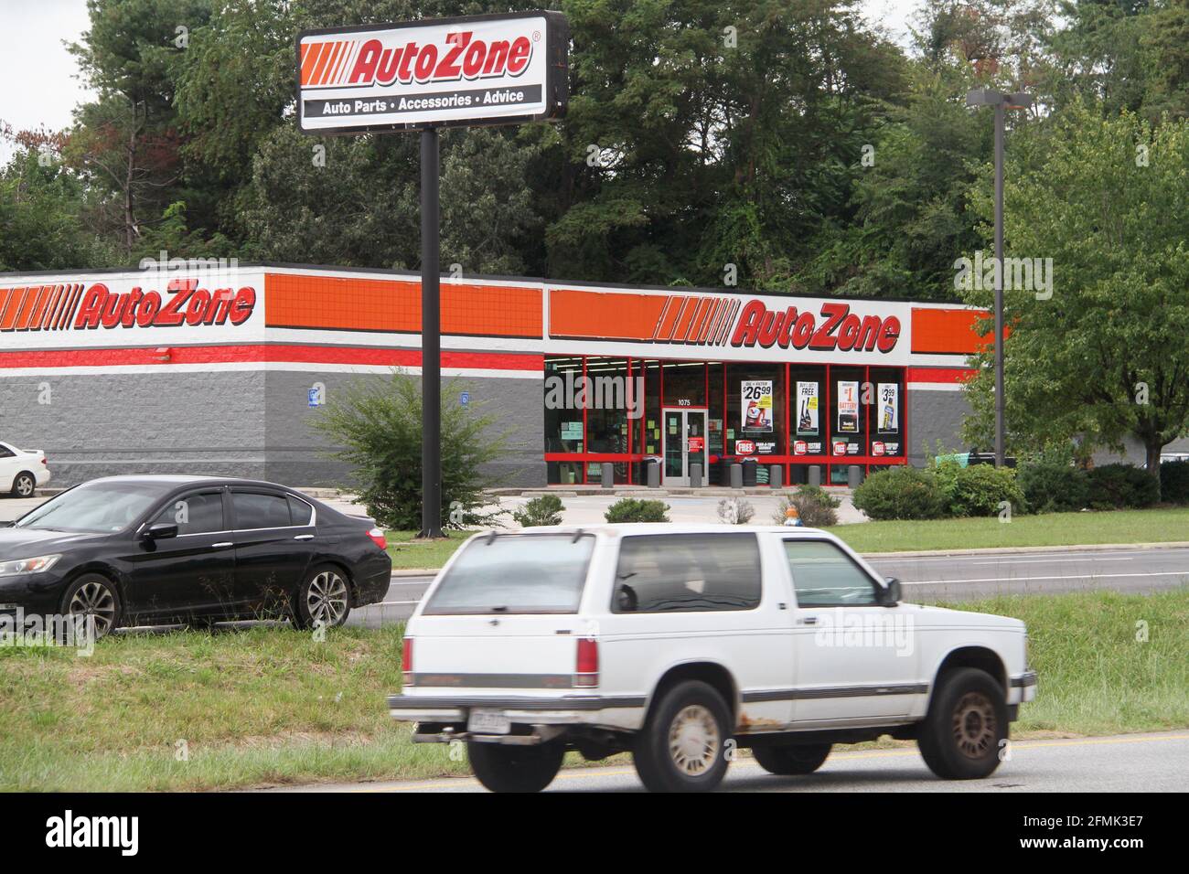Autozone hires stock photography and images Alamy