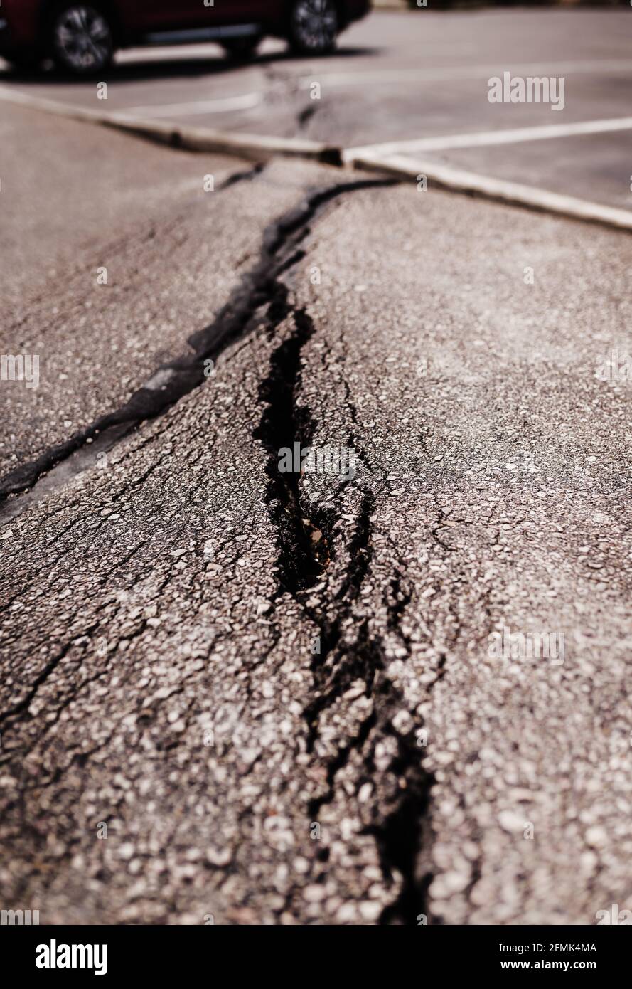 Vertical shot on gray asphalt hi-res stock photography and images - Alamy