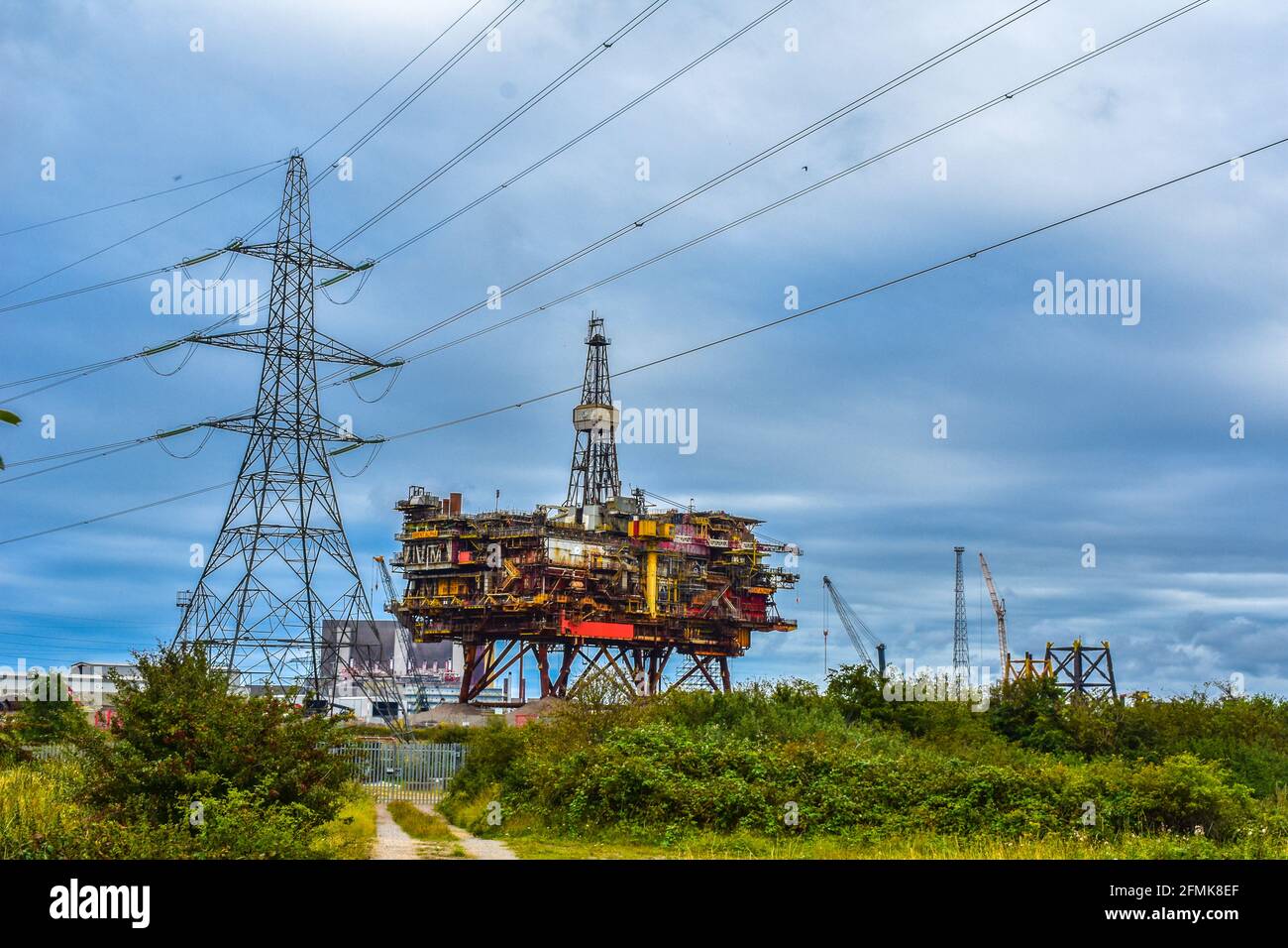 Old oil rigs hi-res stock photography and images - Alamy